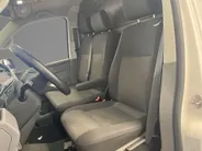 Volkswagen Bedrijfswagens Transporter 2.0 TDI L1H1 28 · Camera · Trekhaak · Apple/Android Car Play · Navigatie · Cruise Control · Vloerplaat · 16'' Inch · Garantie t/m 01-04-2028 of 100.000km