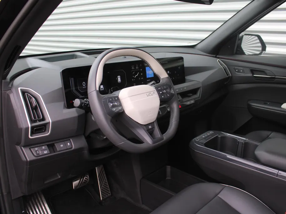 Kia EV5 GT-PlusLine 81.4 kWh | Schuifdak | Stuur-/stoelverwarming + ventilatie | Warmtepomp | 360 Camera | Geheugenstoel | Leer | HUD | LED | 19' LM |