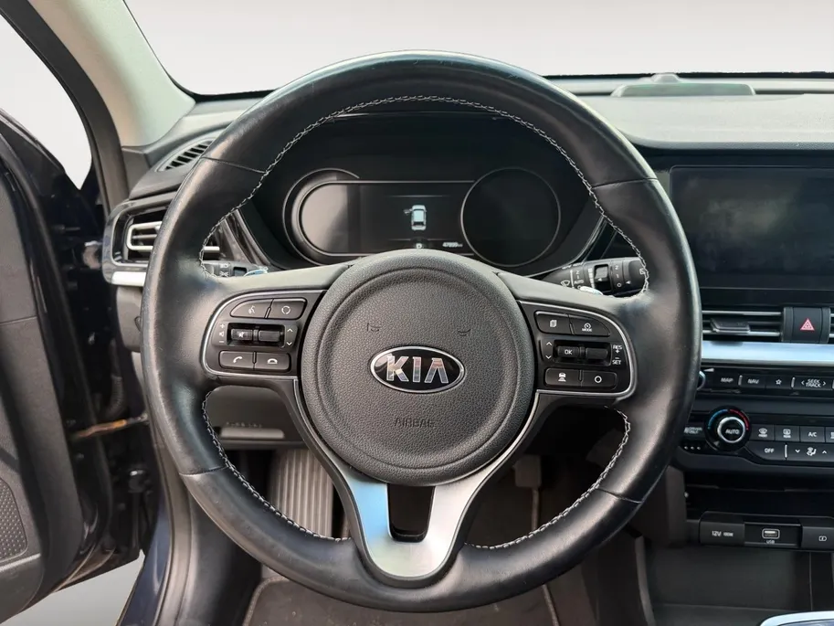 Kia e-Niro ExecutiveLine 64 kWh | LEDER | CAMERA | JBL | STOELVERWARMING/ VENTILATIE | PARKEERSENSOR |