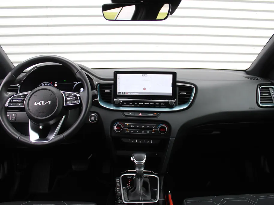 Kia Ceed Sportswagon 1.0 T-GDi MHEV Design Edition | Stuur-/stoelverwarming | Cruise adapt. | Camera | 16' LM | Dodehoekdetectie | JBL audio | LED |