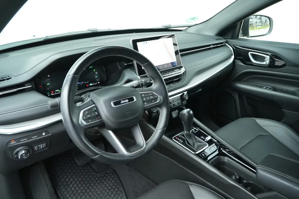 Jeep Compass 4xe 240 PK Hybrid S | Leder | Pano | Navi | Winter | Cam | 19' VERKOCHT