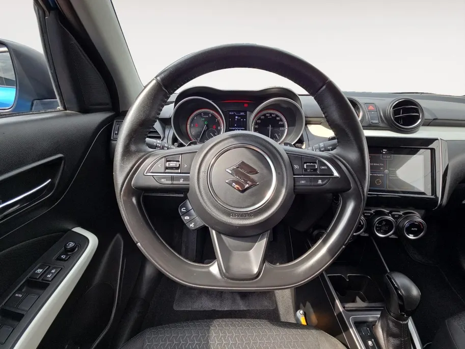 Suzuki Swift 1.0 Stijl Automaat | Navi | Camera | Cruise & climate control | Stoelverwarming | Two-tone Metallic lak | Apple Carplay/Android Auto | Bovag garantie | NAP
