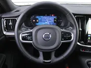 Volvo V60 2.0 T6 Plug-in hybrid AWD Plus Dark | Nappaleder | Trekhaak | HK audio | Schuifdak | Stuur-/stoelverwarming | Adap. Cruise | Dodehoek detectie | Geheugenstoelen | 360 Camera |