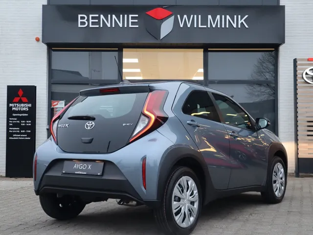Toyota Aygo X Hybrid 115 play | Camera | Apple/Android Carplay