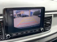 Kia Rio 1.0 T-GDi MHEV DynamicLine | Airco | AppleCarPlay Android Auto | 16 inch LM velgen | Parkeercamera | Cruise control | Lineassist |