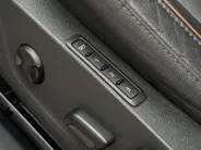 Škoda Enyaq iV 80 | Elektrisch verstelbare stoelen incl. geheugenfunctie | Stoel- en stuurverwarming | Elektrisch bedienbare achterklep | Lederen bekleding | Achteruitrijcamera | Parkeersensoren voor- en achter | Apple/Android Carplay