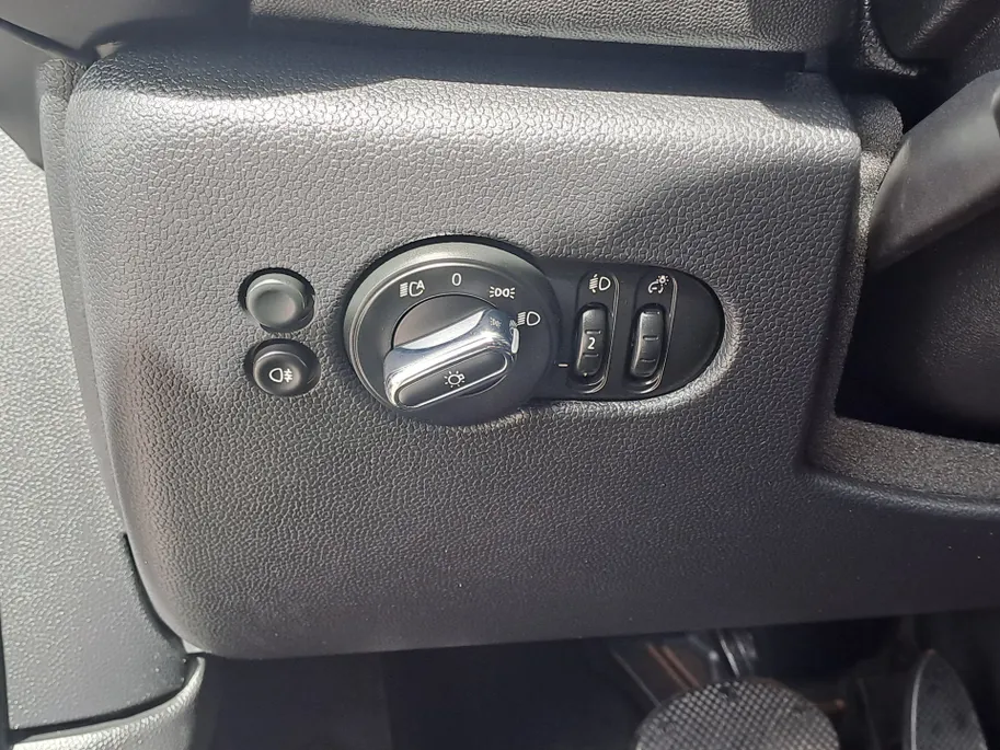 MINI 5-Deurs 1.5 Cooper Camden Edition | Navi | Sensoren | Cruise | DAB | Apple Carplay/Android Auto