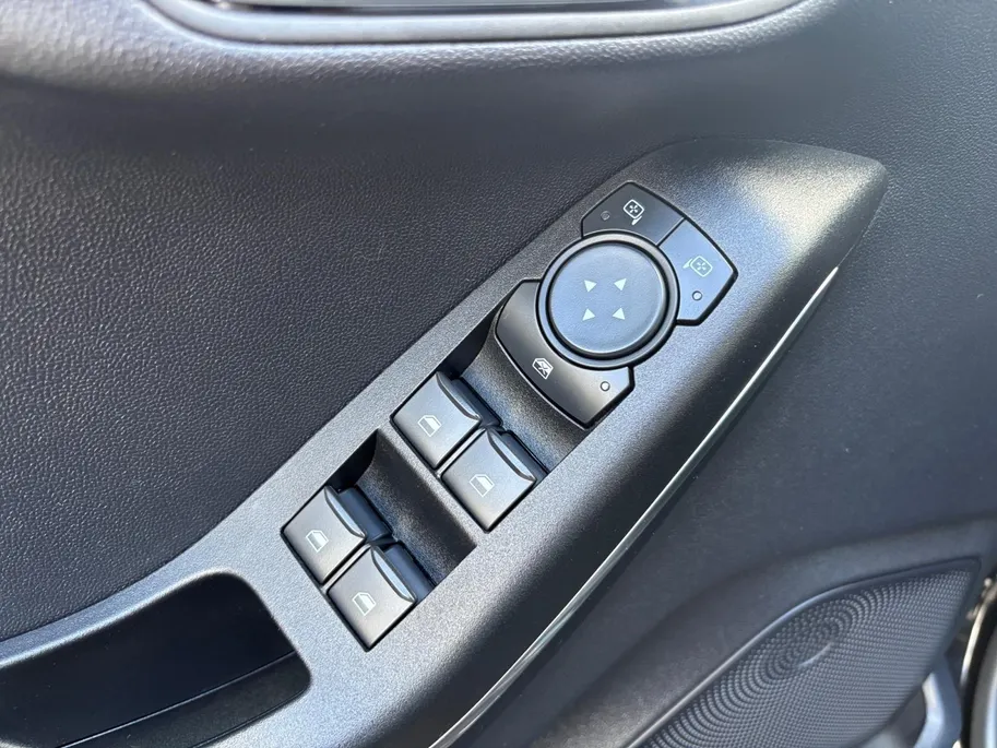 Ford Fiesta 1.0 EcoBoost Hybrid Titanium | Winter Pakket | Apple Carplay & Android Auto | Parkeersensoren achter | Climate Control |