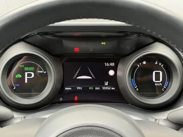 Toyota Yaris 1.5 Hybrid Dynamic | Keyless | Camera | Adapt. Cruise VERKOCHT