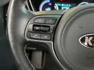Kia e-Niro ExecutiveLine 64 kWh | Warmtepomp | Trekhaak Afneembaar + 13-Polige Stekker | Elektrisch verstelbare Voorstoelen | Bestuurdersstoel + Geheugen | Elektrisch Bedienbaar Schuif / Kanteldak | Stoelverwarming + Stoelkoeling | Stuurverwarming | JBL Geluidsinsta