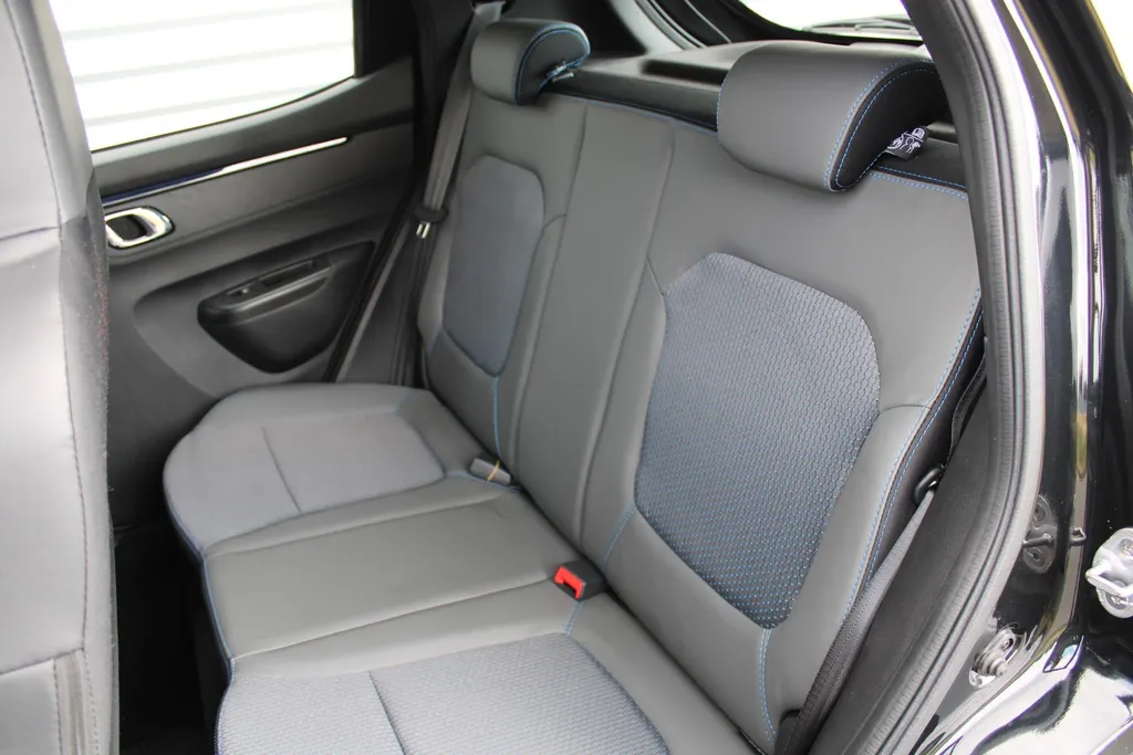 Dacia Spring Essential |  Airco | 14' Design velgen | Bluetooth | PDC | BTW auto | Uniek!! |