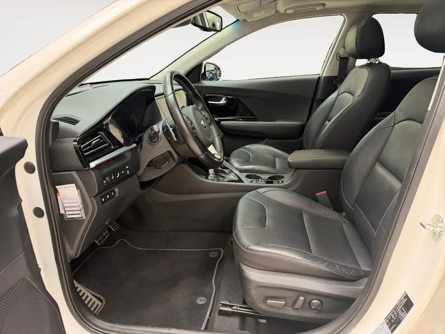 Kia Niro 1.6 GDi PHEV ExecutiveLine PLUG-IN ! | TREKHAAK | LEDEREN BEKLEDING | STOEL & STUURVERWARMING | MEEST LUXE UITVOERING!