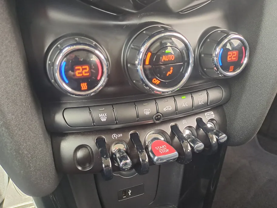 MINI 5-Deurs 1.5 Cooper Camden Edition | Navi | Sensoren | Cruise | DAB | Apple Carplay/Android Auto