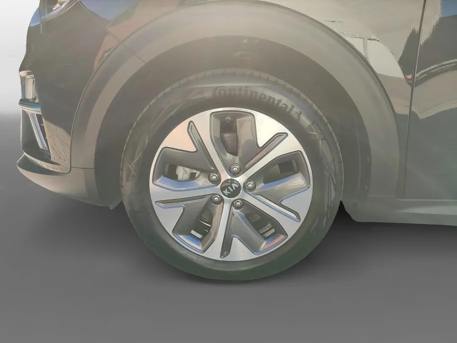 Kia e-Niro DynamicPlusLine 64 kWh | Warmtepomp! | Apple Carplay / Android Auto | Navigatiesyteem | Elektrisch Verstelbare Voorstoelen | Bestuurdersstoel + Geheugen | Stoelverwarming + Stoelkoeling | Stuurverwarming | Elektrisch Schuif / Kanteldak | Licht + Regensens