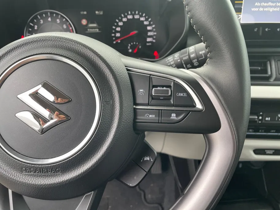 Suzuki Swift 1.2 Select Smart Hybrid | 16' lichtmetalen velgen | Apple CarPlay® & Android Auto™ | Stoelverwarming vóór | Adaptive Cruise Control (ACC) |