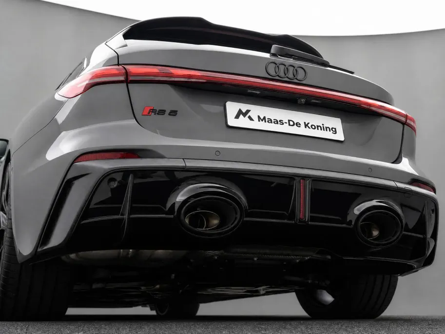 Audi RS5 Avant e-hybrid quattro 639 PK · Keramisch · RS design pakket · Panorama-glasdak · Optiekpakket forged carbon