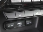 Kia Sportage 1.6 T-GDI Black Edition | Stuur-/stoelverwarming v+a | Schuifdak | Leer | Camera | Elek. achterklep | Cruise | PDC | Navi | 17' LM | Zeer nette auto! |