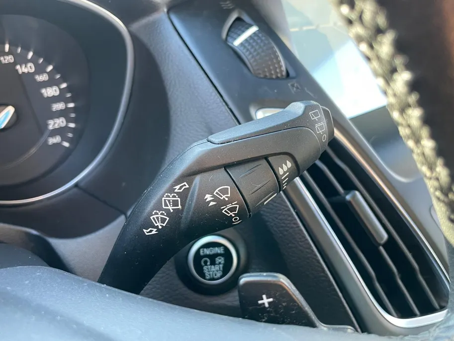 Ford Focus 1.5 Titanium *Automaat*Navi+Camera*Climate Control*Winter Pack*LM.Velgen*Zeer nette auto!