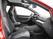 Volkswagen Golf 1.5 eTSI 150pk DSG R-Line Edition · Panoramadak · Apple/Android Car Play · Camera + Parkeersensoren · Garantie t/m 28-07-2030 of 100000km.