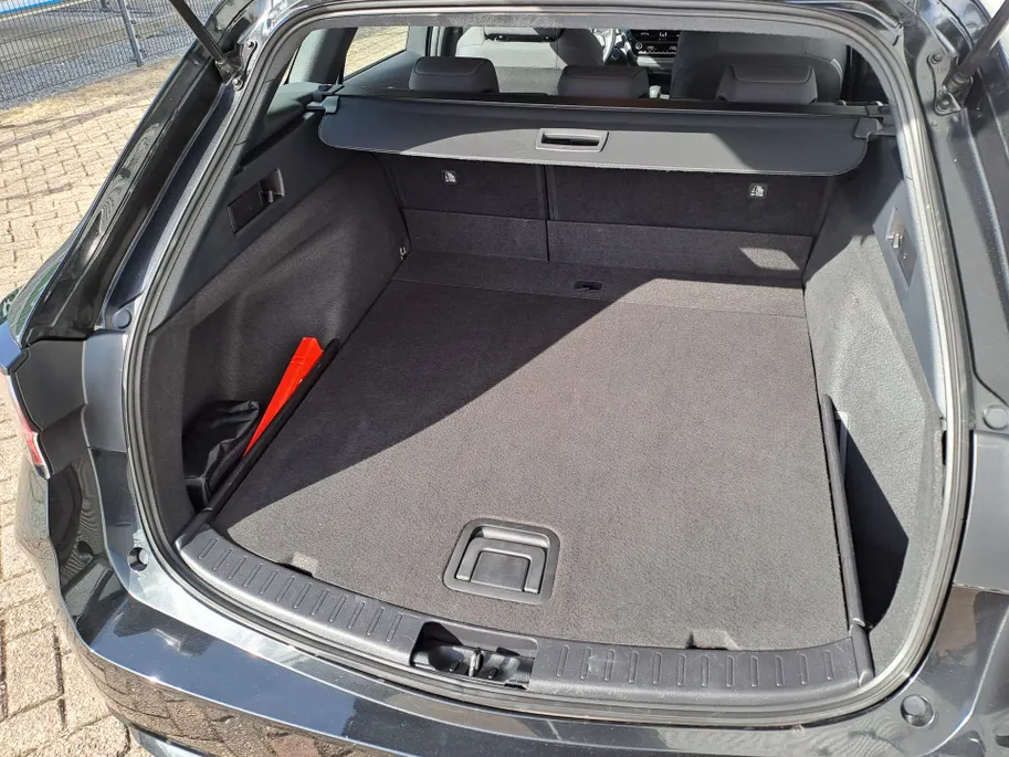 Toyota Corolla Touring Sports 1.8 Hybrid Business | Camera | Adaptieve Cruise | Airco Automatisch | Automaat | Apple Carplay/Android Auto | Apple Carplay/Android Auto