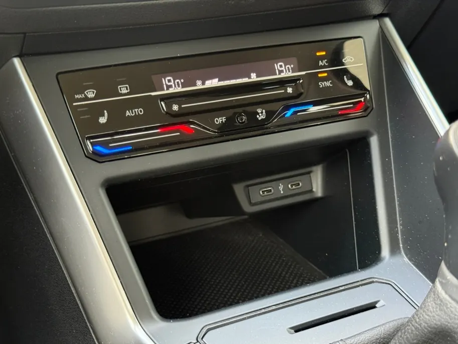 Volkswagen Polo 1.0 TSI R-Line Apple/Android | Camera | cruise control
