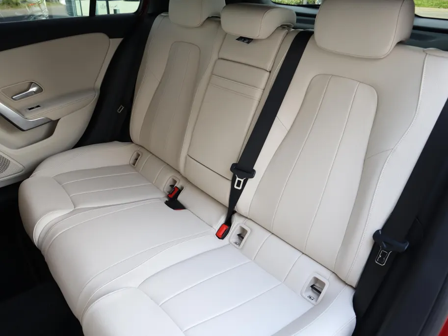 Mercedes-Benz A-Klasse 250 e Star Edition Luxury Line l Keyless l Achteruitrij camera l Stoelverwarming l Leder