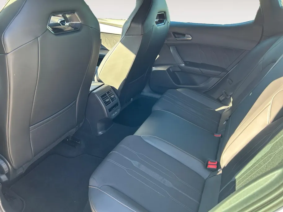 CUPRA Leon 1.4 e-Hybrid VZ Adrenaline | Stoel- stuurverwarming | Navi | Carplay | PDC