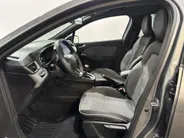 Renault Clio 90PK TCe GPF Techno | 9,3' Navi | Camera | Parkeersensoren | Cruise Control | Climate Control | Licht & Regen Sensor | Apple CarPlay/Android Auto | Full LED | Lichtmetalen Velgen |