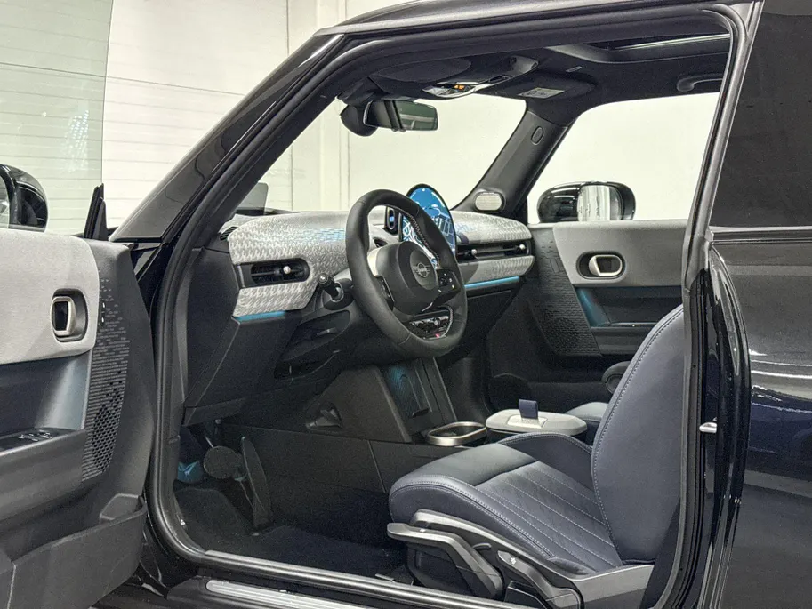 MINI Cooper 3-deurs C Favoured M