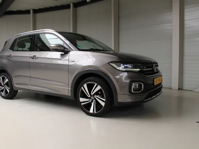 Volkswagen T-Cross 1.5 TSI DSG R-Line | Navigatie | PDC | 18 inch LM | Stoelverw.