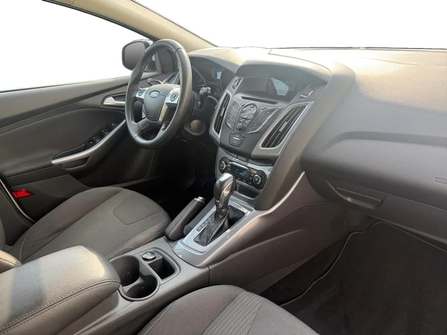 Ford Focus 1.6 TI-VCT Titanium | Automaat | Trekhaak | Zeer goed onderhouden | Voorruitverwarming | Parkeersensoren | Keyless | 12 maanden garantie! |