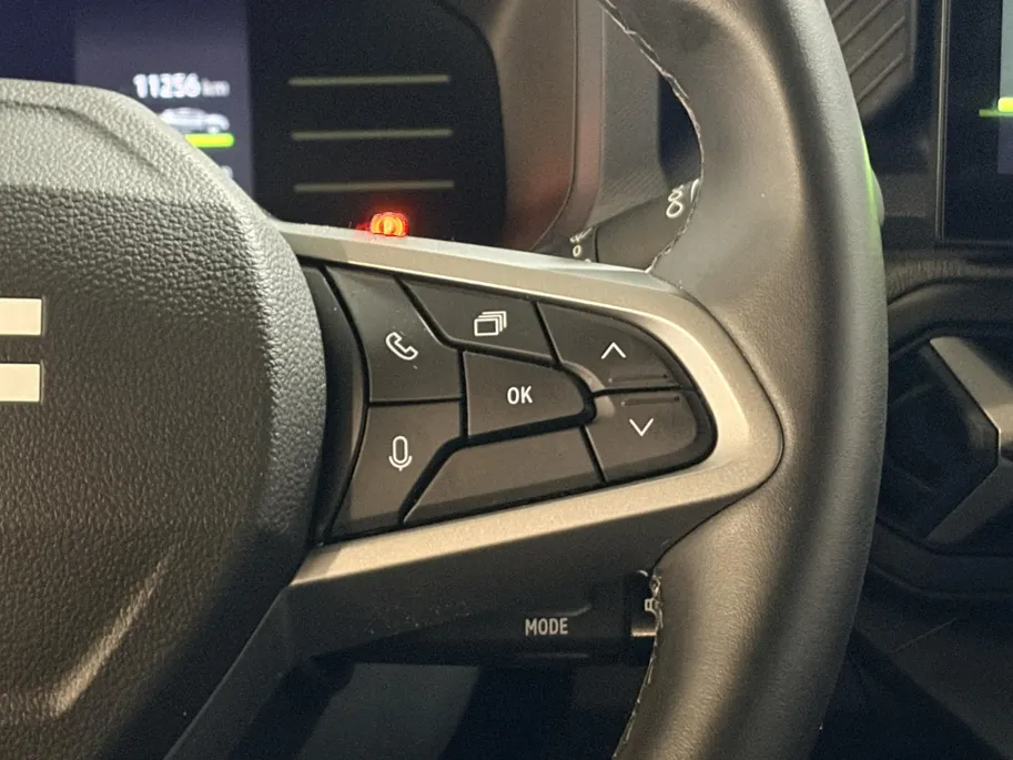 Dacia Duster 140PK Hybrid Journey Automaat | 1ste Eigenaar | Navigatie | Apple Carplay/Android Auto | 360 Camera | Dodehoek Detectie | Parkeersensoren | Climate Control | Cruise Control | USB-C | Licht & Regen Sensor |