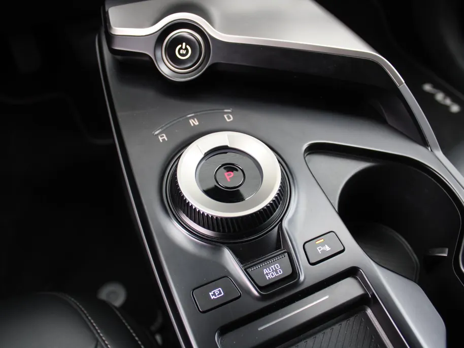 Kia EV6 Light Edition 63 kWh | Stuur-/stoelverwarming | Camera | 19' LM | LED | Cruise adapt. | Clima | Draadloze telefoonlader | 17% bijtelling |