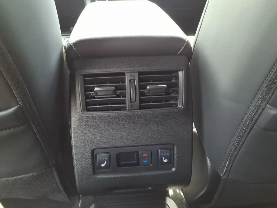 Mitsubishi Outlander 2.4 PHEV Black Edition | Showroom voorraad korting 5.000 euro | Automaat | Navigatie | PDC/Camera | Lederen interieur | 20 inch. | 8jaar Garantie. m26