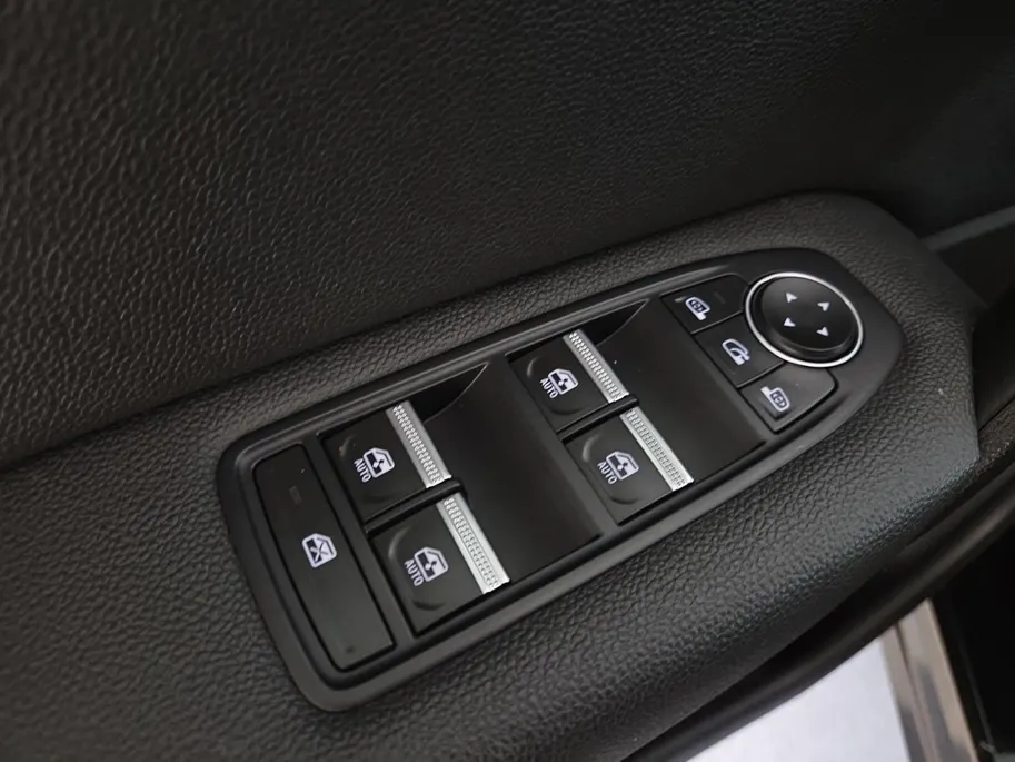 Renault Captur 1.0 TCe 90 Intens *Cruise Control * Carplay * LM Velgen * All Season Banden * 12 Maanden BOVAG Garantie *
