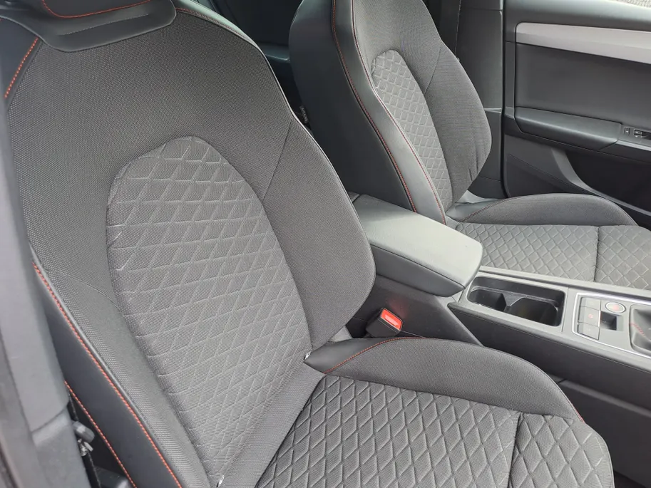 SEAT Leon Sportstourer 1.5 TSI FR Business Intense | Navigatiesysteem full map | Apple Carplay/Android Auto | Elektrisch bedienbare achterklep | Achteruitrijcamera | Stoel en Stuur Verwarming | Cruise control adaptief