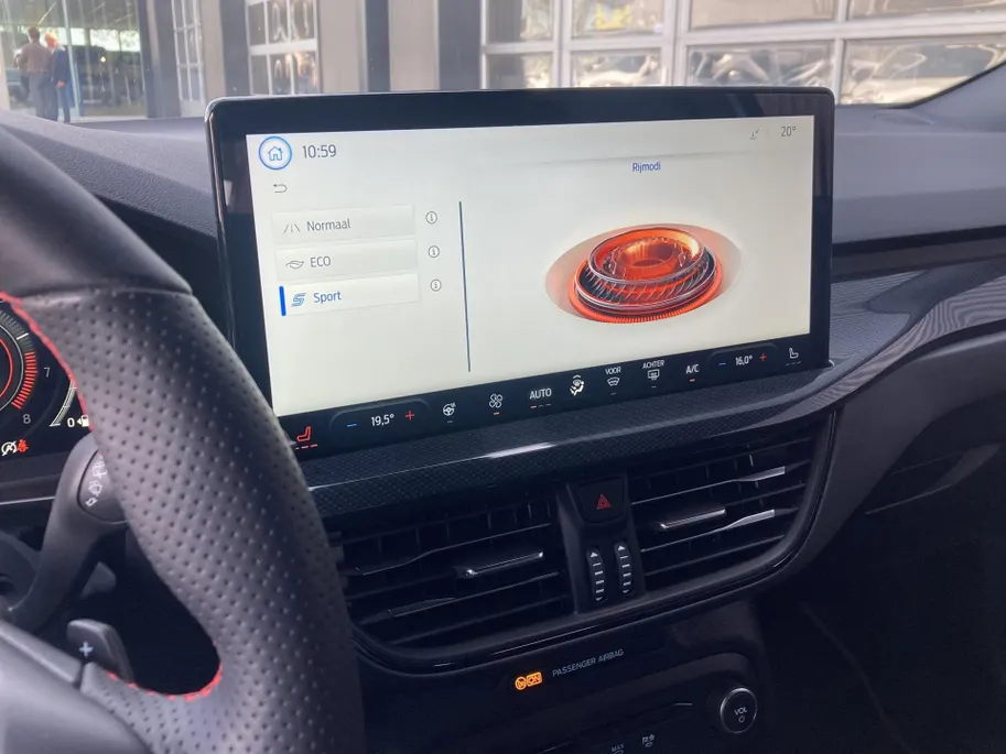 Ford Focus 1.0 EcoBoost Hybrid 155pk Automaat ST Line X Wagon Navigatie - Apple Carplay/ Android Auto - Winter Pack - Driver Assistance Pack