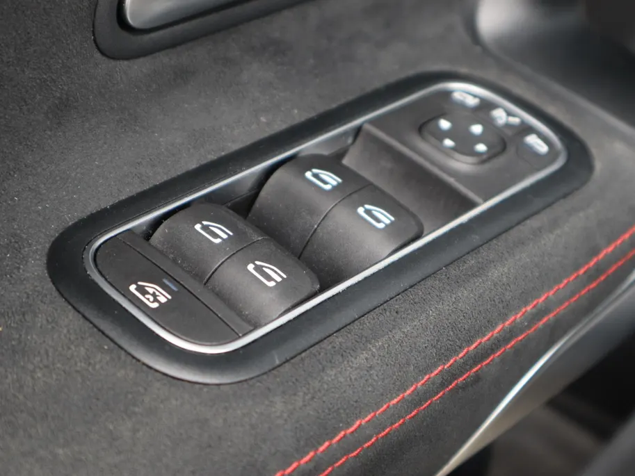 Mercedes-Benz CLA 200 Business Solution AMG l Keyless l Achteruitrij camera l Ambiente lichtpakket