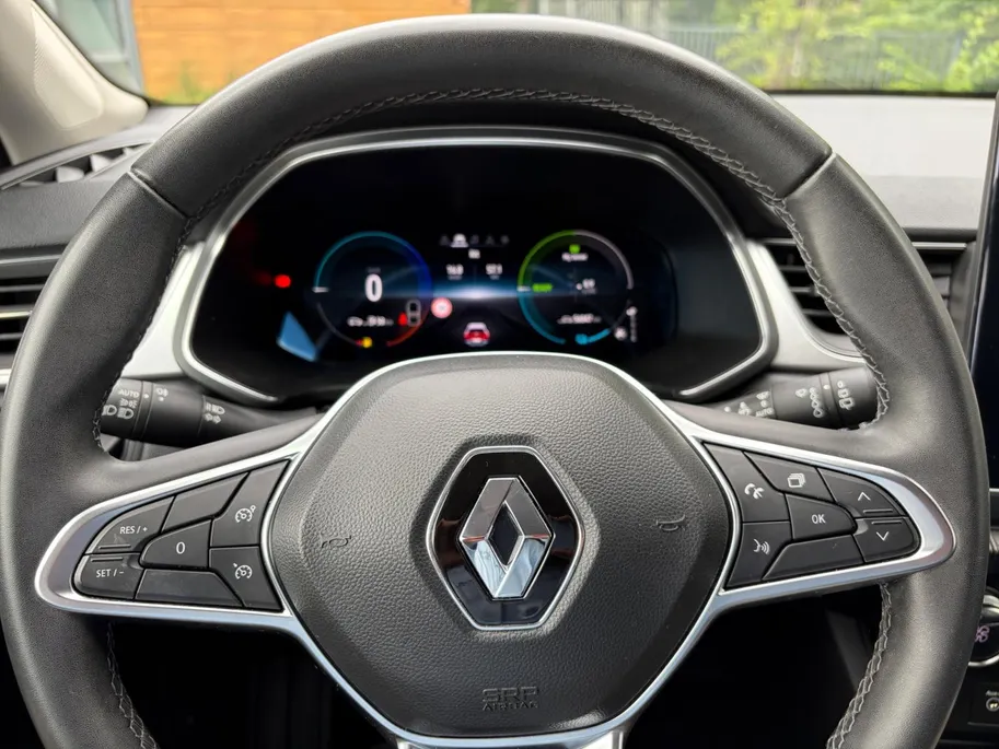 Renault Captur 1.6 E-Tech Hybrid 145 Intens Apple Carplay/Android Auto , electronic climate controle , Camera , cruise , tel , lm velgen , parkeersensoren , navi groot scherm .