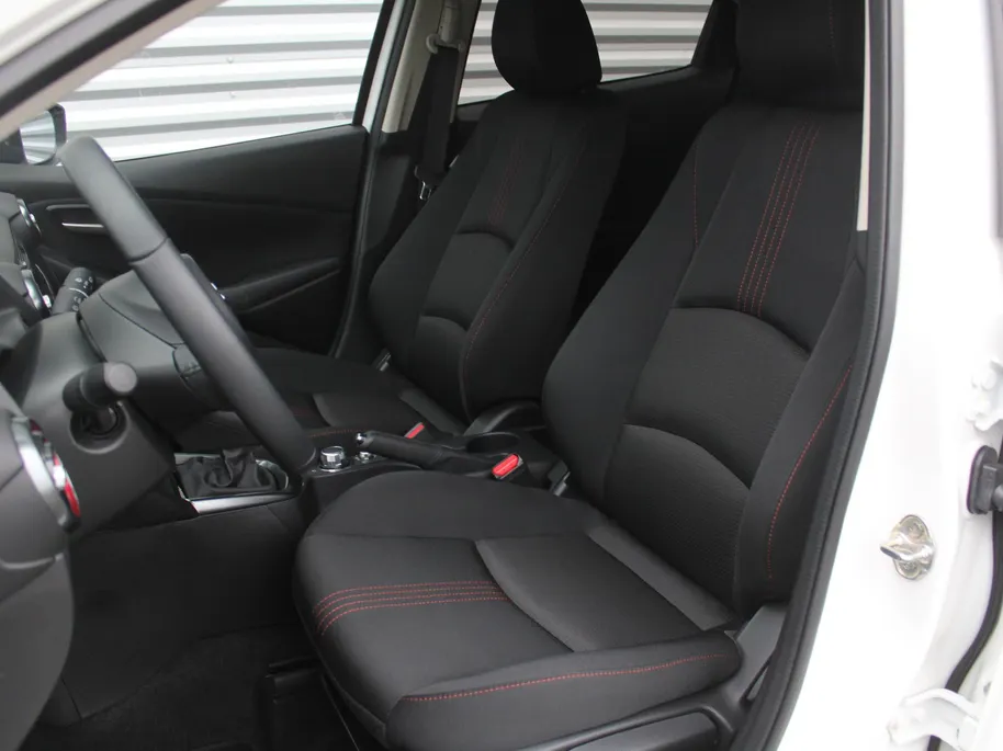 Mazda 2 1.5 e-SkyActiv-G 90PK 6MT Homura | Stuur-/stoelverwarming | Camera | Dodehoek detectie | LED | 16' LM | Carplay | Clima | Cruise |