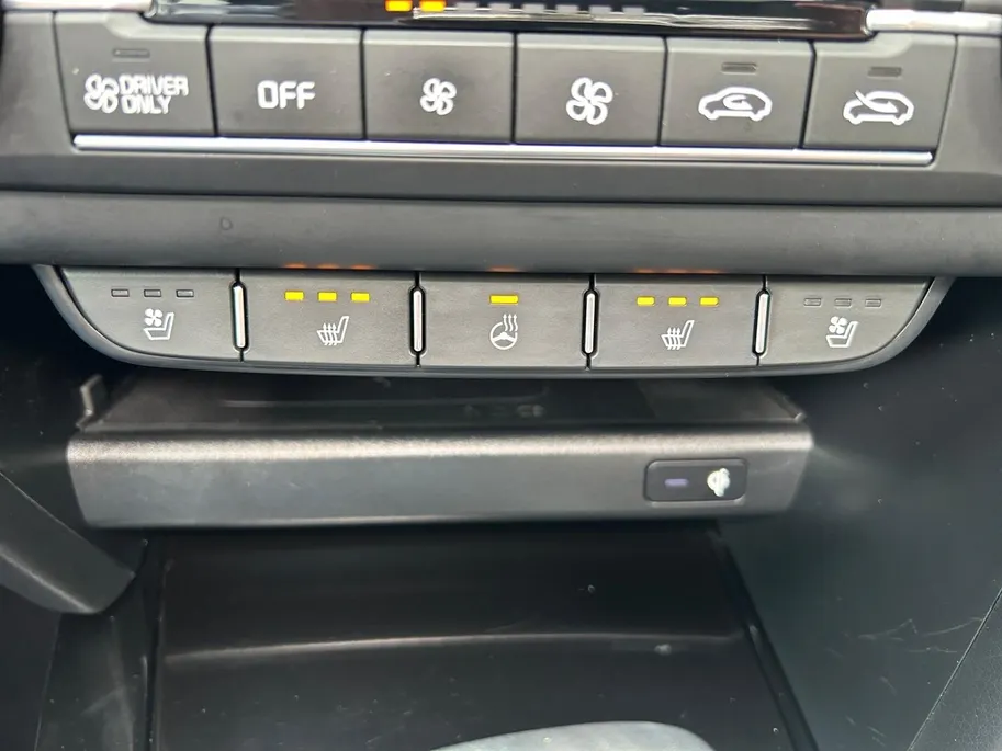 Kia XCeed 1.6 GDi PHEV ExecutiveLine | Trekhaak Afneembaar + 13-Polige Stekker | Apple Carplay / Android Auto | Navigatiesysteem | Stoelverwarming + Stoelkoeling | Stuurverwarming | Elektrisch Verstelbare Voorstoelen | Bestuurdersstoel Met geheugen | Elektrisch bed