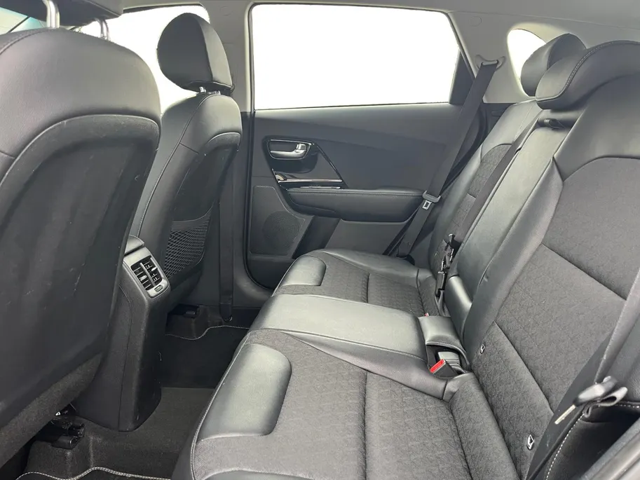 Kia Niro 1.6 GDi PHEV DynamicLine | Stoel- en stuurverwarming | Adaptieve Cruise Control | Parkeercamera | Dealeronderhouden | Climate Control