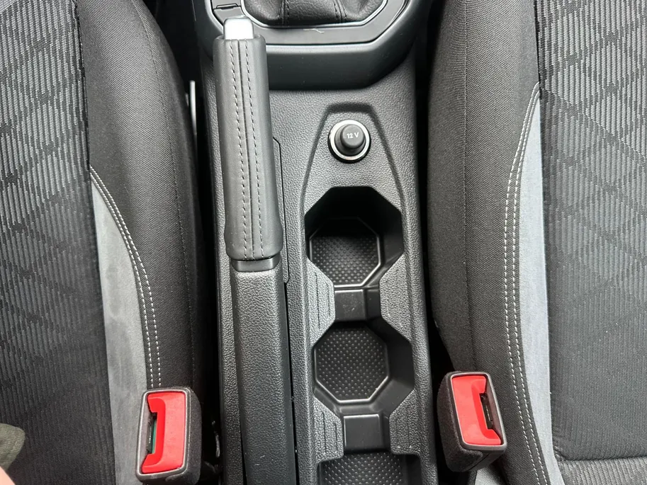 Volkswagen Taigo 1.0 TSI R-Line | Digital Cockpit | Camera | Adaptive Cruise Control | Apple CarPlay & Android Auto | LMV | Climate Control | Parkeersensoren | Verwarmde Spiegels | Bovag garantie | NAP
