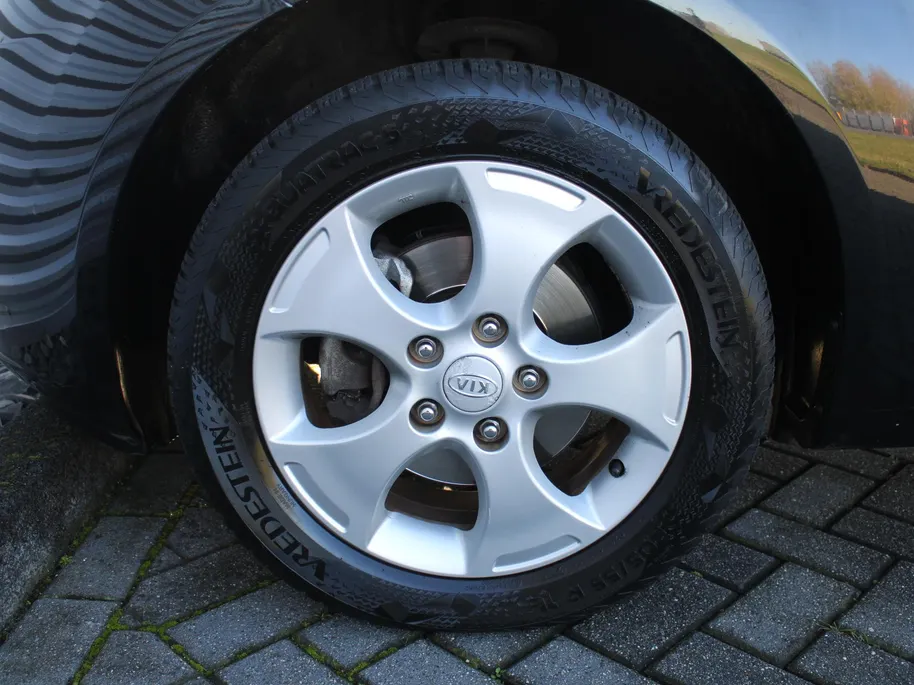 Kia Venga 1.6 CVVT 20th Anniversary | Airco | Navi | Cruise | Camera | 16' LM | All season banden | Dealeronderhouden |