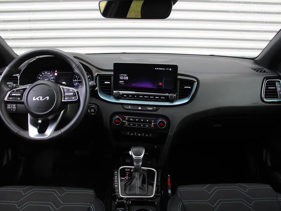 Kia Ceed Sportswagon 1.0 T-GDi MHEV Design Edition | Stuur-/stoelverwarming | Cruise adapt. | Camera | 16' LM | Dodehoekdetectie | JBL audio | LED |