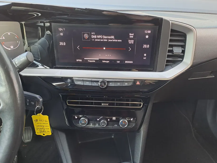 Opel Mokka 1.2 Turbo Elegance | Navigatie | Camera | LM Velgen | Cruise  | Stoel/stuur Verwarming | Sensoren | Apple Carplay/Android Auto | Rijstrooksensor met correctie