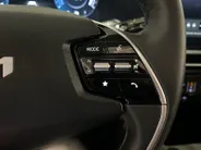 Kia Niro 1.6 GDi Hybrid DynamicPlusLine | Navigatiesysteem | Apple Carplay / Android Auto | Licht + Regensensor | Stoel + Stuurverwarming| Elektrisch bedienbaar Schuifdak | Elektrische Achterklep | Parkeersensoren Voor + Achter | Cruise Control Adaptief | Rijstroo