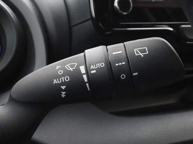 Toyota Yaris 1.5 Hybrid Dynamic Limited | Stoelverwarming | Parkeersensoren