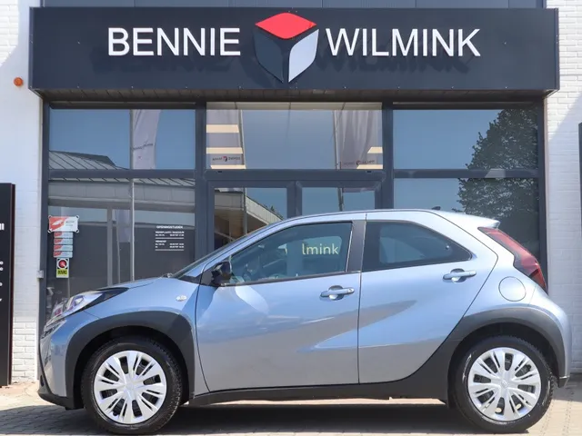Toyota Aygo X 1.0 VVT-i MT Play Allseason banden | Armsteun