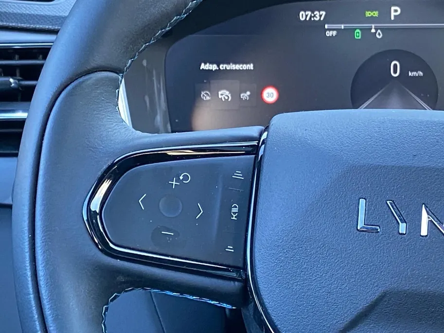 Lynk & Co 01 1.5 | Climate control | Navigatie | Schuif/kanteldak | Elek. stoelen | LM-velgen | Dodehoek | 360 camera |